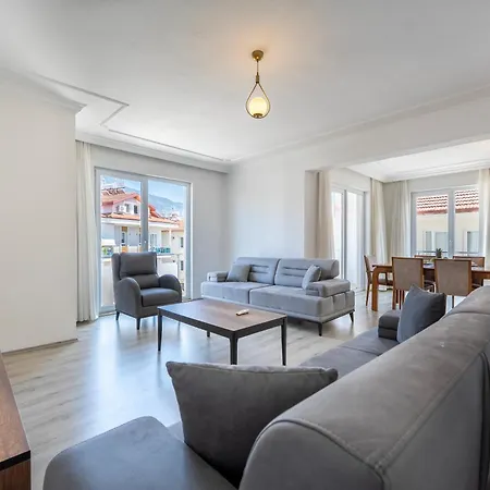 A Spacious, Comfortable And Cozy Close To The Center Of Daire *