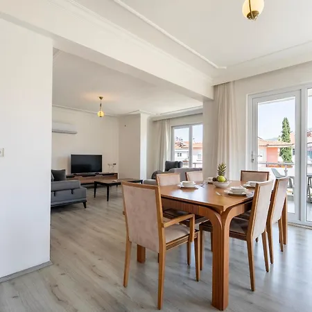 Daire A Spacious, Comfortable And Cozy Close To The Center Of *