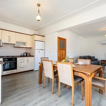 A Spacious, Comfortable And Cozy Close To The Center Of Lägenhet
