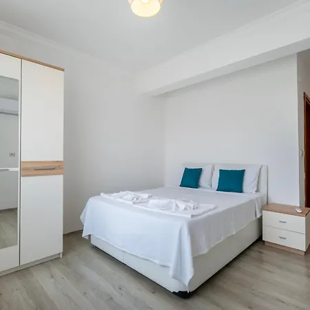 Lägenhet A Spacious, Comfortable And Cozy Close To The Center Of